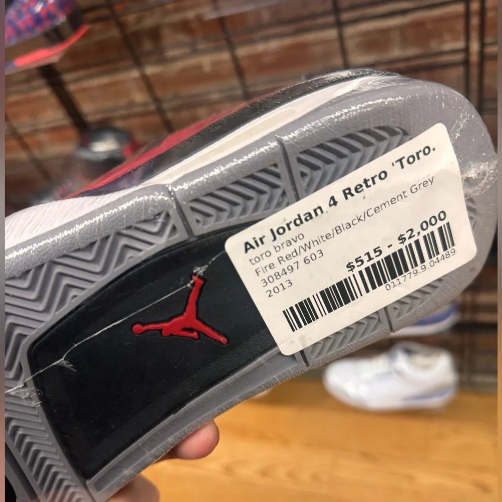 Jordan 4 Retro Toro Bravo